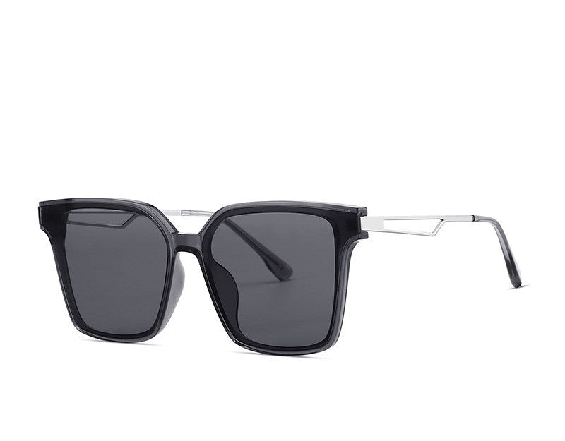 Iconic Glow: Women's Polarized Sunglasses with UV400 Protection