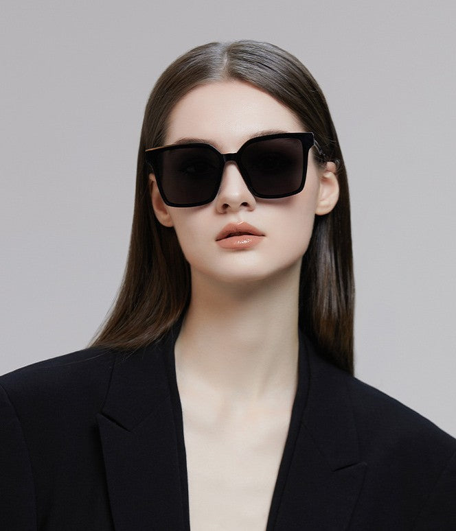 Iconic Glow: Women's Polarized Sunglasses with UV400 Protection