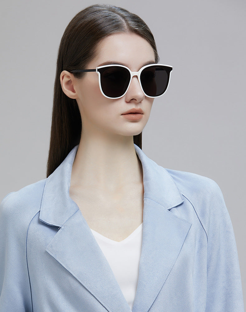 Aura Gaze: Women's Polarized Sunglasses - UV400 Protection, 54mm Lens, Fashion Frame