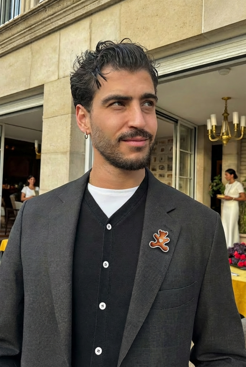 MK-Wooden Bear Brooch Copper Alloy Gold Plated Micro-inlaid Zircon Heart Design Original High-End Animal Pin