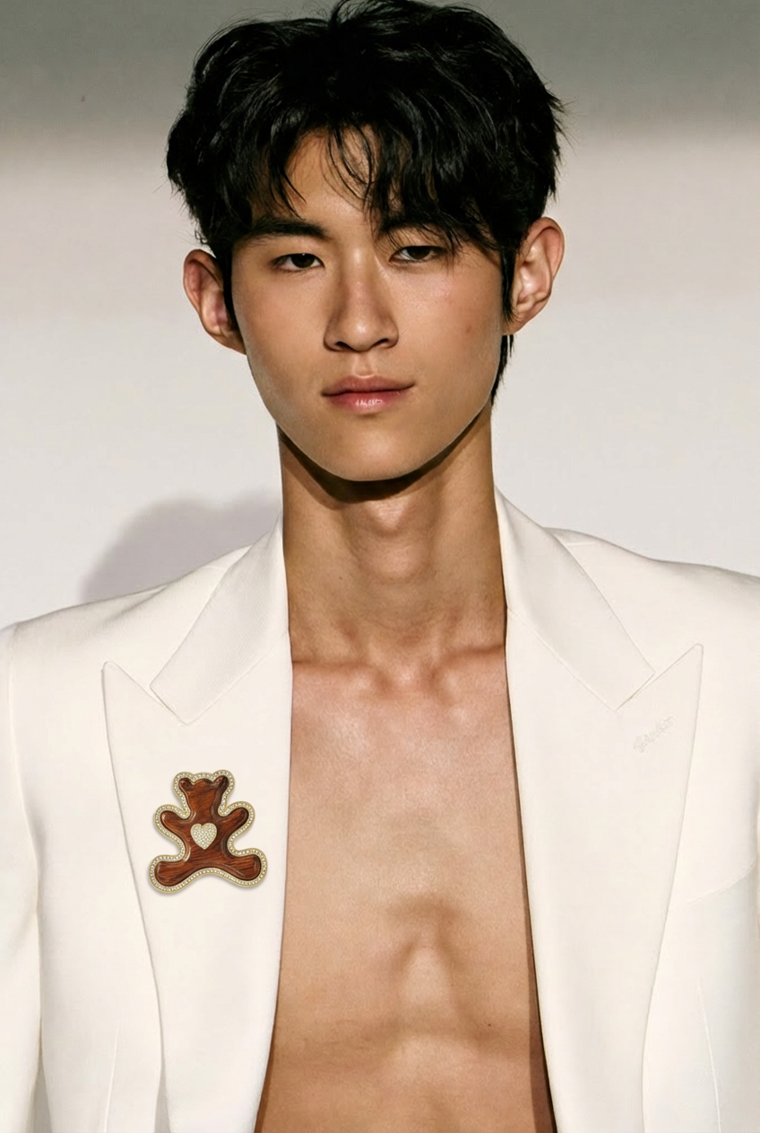 MK-Wooden Bear Brooch Copper Alloy Gold Plated Micro-inlaid Zircon Heart Design Original High-End Animal Pin