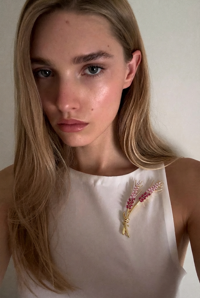 MK-Wheat Ear Brooch Gold Tone Minimalist Wheat Stalk Pin Copper Micropaved Lapel Pin for Suit Cardigan Unisex Fashion Accessory