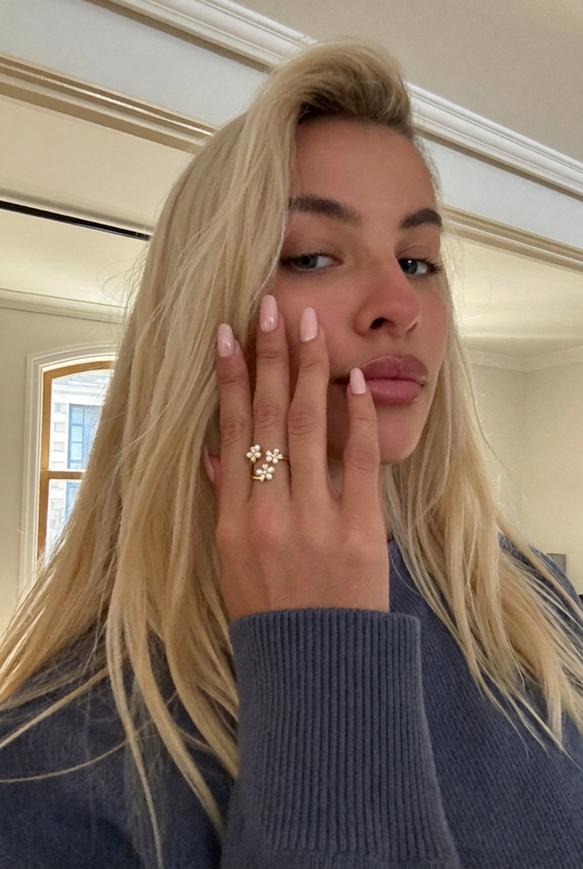 MK-Flower Open Ring Copper Gold Plated Adjustable Three Flower Design Light Luxury Style Micro-inlaid Refined Finger Ring