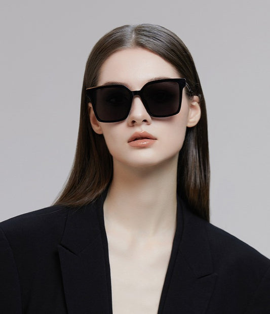 Iconic Glow: Women's Polarized Sunglasses with UV400 Protection