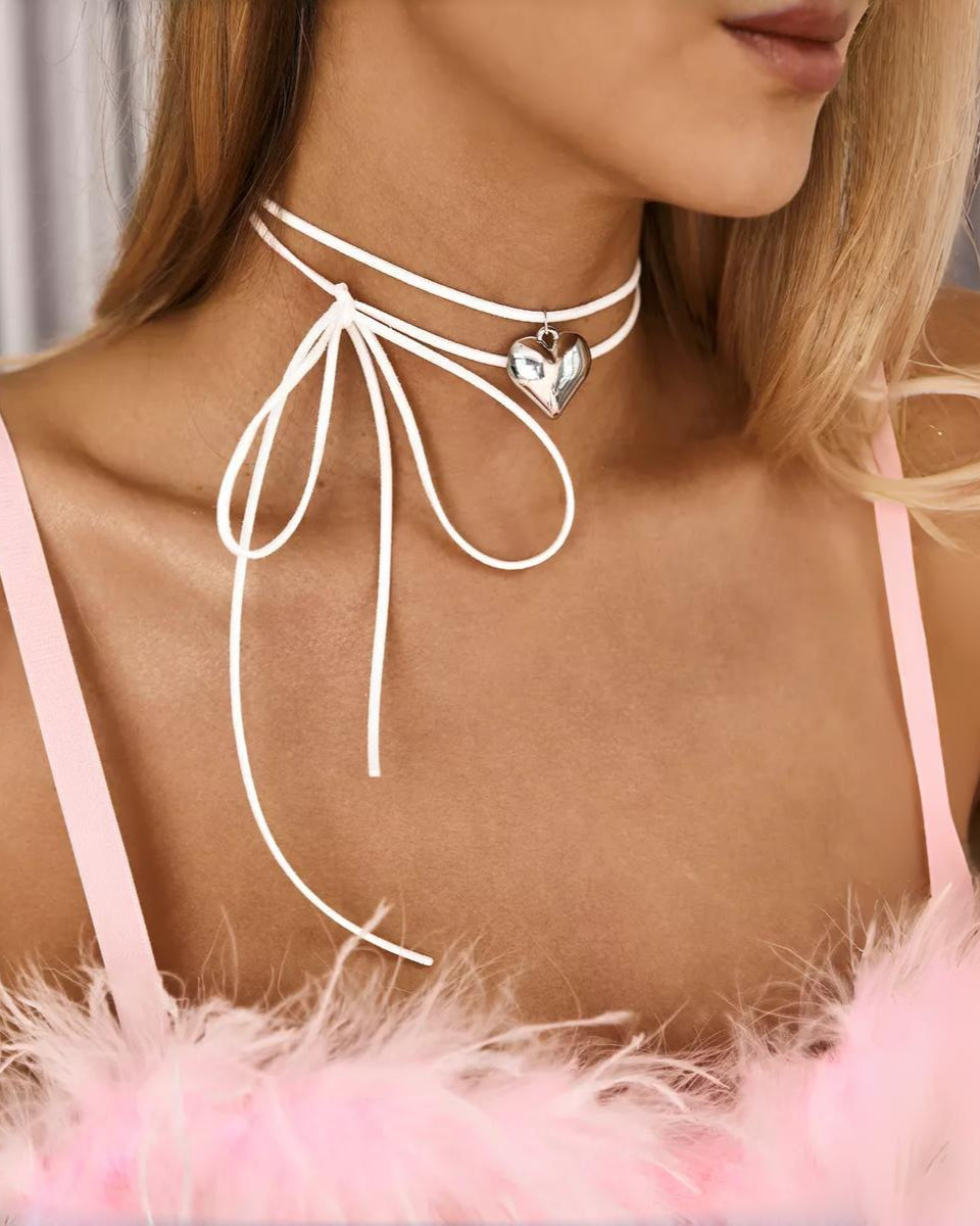 Pendant Choker with Heart Charm for Women - Versatile and Romantic Necklace