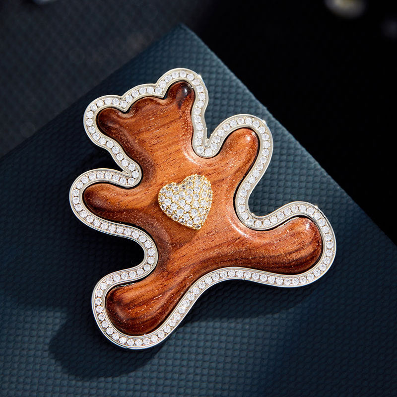 MK-Wooden Bear Brooch Copper Alloy Gold Plated Micro-inlaid Zircon Heart Design Original High-End Animal Pin